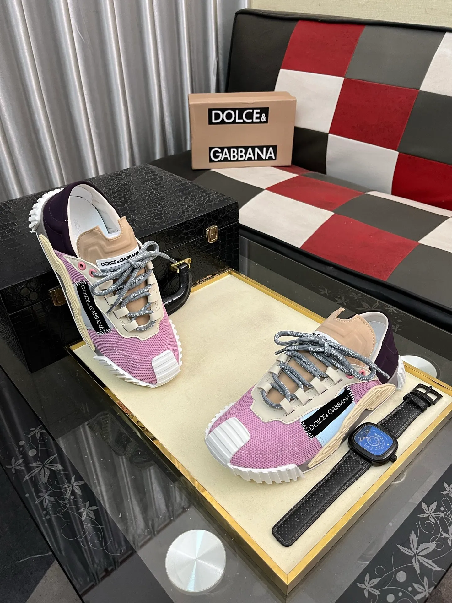 Men's shoes 💰440⌚️⌚️DG's latest popular 🔥🔥casual shoes, the tongue has the brand's iconic details, and the combination of silk cowhide and cow suede enhances the style. Fashionable and versatile, it can complement any look. Create an exquisite design with unique dynamic vitality and modern atmosphere, showing modern elegance. Size: 35-46